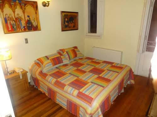 Hostal El Raco Santiago Exterior photo