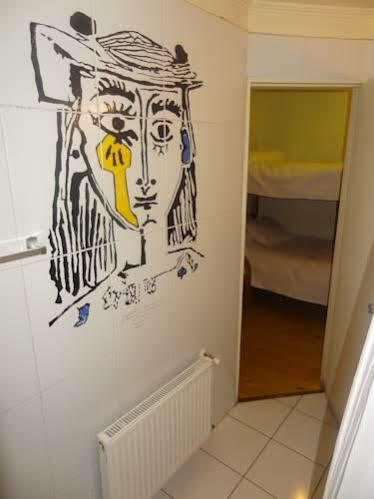 Hostal El Raco Santiago Exterior photo